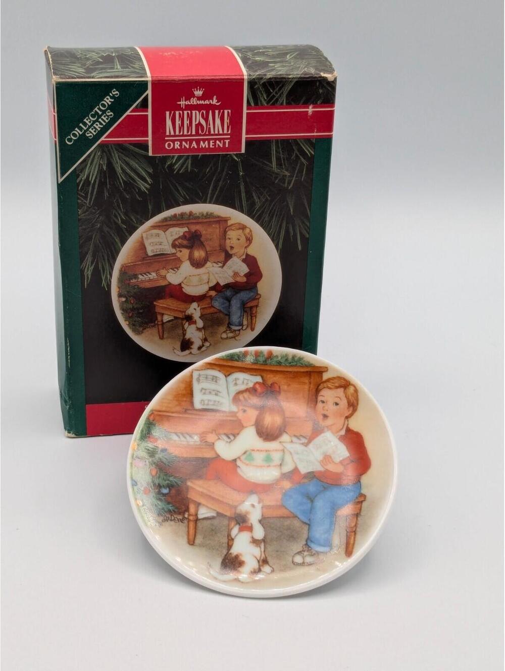 Hallmark Keepsake Sweet Holiday Harmony 1992 Collectors Plate Porcelain Ornament